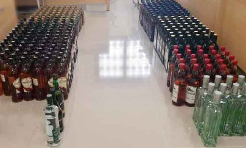 മദ്യവുമായി വിദേശി പിടിയിൽ