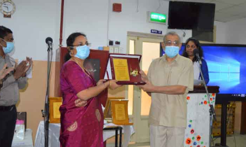 ഇ​ന്ത്യ ഇ​ൻ​റ​ർ​നാ​ഷ​ന​ൽ സ്കൂ​ൾ പ്രി​ൻ​സി​പ്പ​ൽ സോ​ഫി ജോ​ണി​ന് യാ​ത്ര​യ​യ​പ്പ്