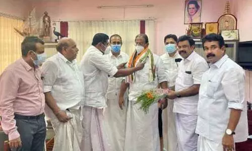 കെ. ​സു​ധാ​ക​ര​ന്​ ആ​ശം​സ​ക​ളു​മാ​യി ഒ.​​​െഎ.​സി.​സി നേ​താ​ക്ക​ൾ