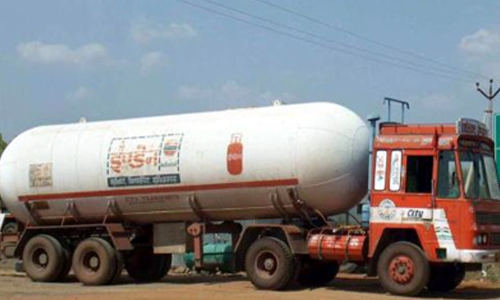 നീലേശ്വരത്ത് ഗ്യാസ് ടാങ്കർ ലോറി മറിഞ്ഞു; ചോർച്ചയില്ല