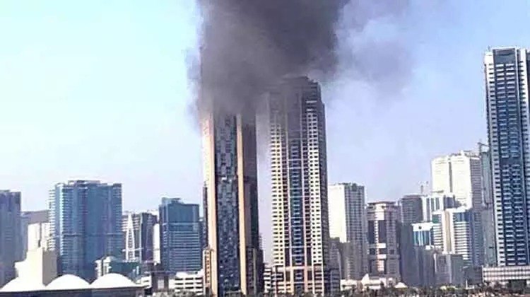 ഷാർജയിൽ നിർമാണത്തിലിരിക്കുന്ന കെട്ടിടത്തിൽ തീപിടിത്തം ഷാർജയിൽ നിർമാണത്തിലിരിക്കുന്ന കെട്ടിടത്തിൽ തീപിടിത്തം