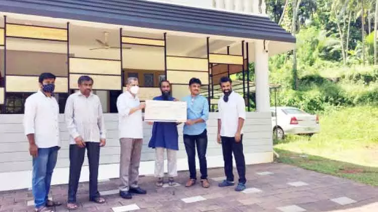 ​െഎ.​എം.​​​െഎ സ​ലാ​ല 12 കോ​വി​ഡ് ബെ​ഡു​ക​ൾ കൈ​മാ​റി