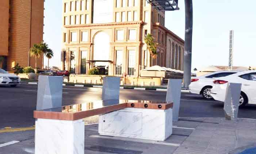 പൊതുസ്​ഥലത്ത്​ സ്​മാർട്ട്​ ഇരിപ്പിടങ്ങളുമായി അൽഖോബാർ മുനിസിപ്പാലിറ്റി