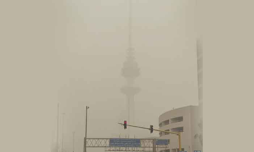 ജനജീവിതം പ്രതിസന്ധിയിലാക്കി പൊടിക്കാറ്റ്