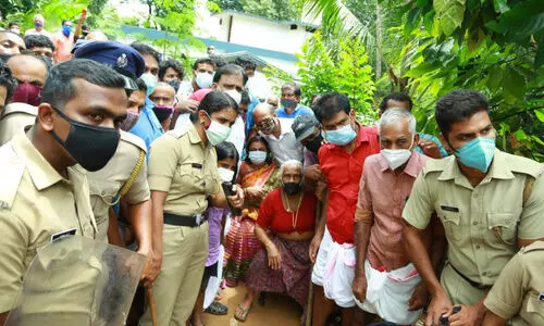 നോവായി ദൃശ്യ; കണ്ണീരുണങ്ങാതെ മുത്തശ്ശിയും അമ്മയും; സ​ഹോ​ദ​രി ആ​ശു​പ​ത്രി വി​ട്ടു