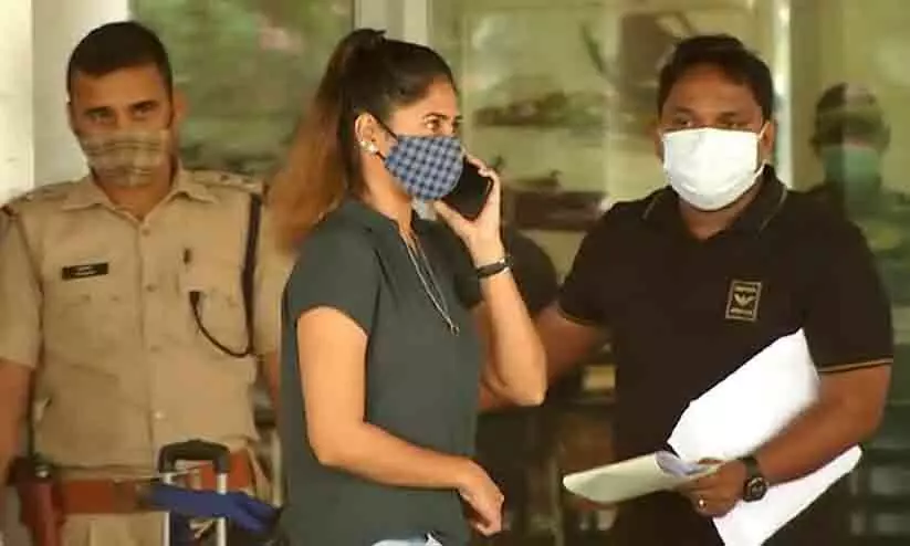 ലക്ഷദ്വീപ് ജനതക്ക് നീതി ലഭിക്കുംവരെ പോരാട്ടം തുടരും-ഐഷ സുൽത്താന ലക്ഷദ്വീപ് ജനതക്ക് നീതി ലഭിക്കുംവരെ പോരാട്ടം തുടരും-ഐഷ സുൽത്താന