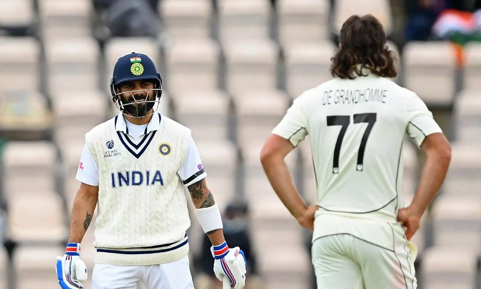 അടിവേരിളക്കാൻ ന്യൂസിലാൻഡ് പേസ് പട; അടിപതറാതിരിക്കാൻ ഇന്ത്യ പൊരുതുന്നു അടിവേരിളക്കാൻ ന്യൂസിലാൻഡ് പേസ് പട; അടിപതറാതിരിക്കാൻ ഇന്ത്യ പൊരുതുന്നു