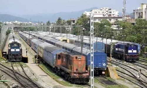 പുതുക്കുന്ന റെയിൽവേ സ്​റ്റേഷനുകളിൽ യൂസേഴ്​സ്​ ഫീ