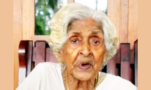 നൂറ്റൊന്നാം വയസ്സിലും വായന നിർത്താതെ കാർത്യായനിയമ്മ