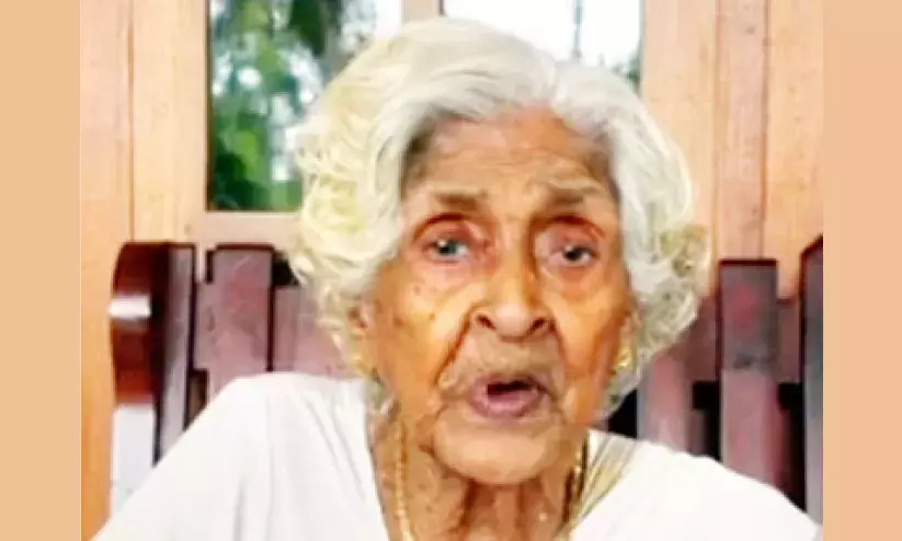 നൂറ്റൊന്നാം വയസ്സിലും വായന നിർത്താതെ കാർത്യായനിയമ്മ