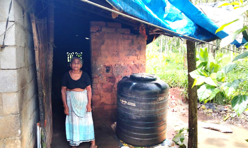 കാ​ർ​ത്യാ​യ​നി പ​റ​യു​ന്നു, വേ​ണം മ​ഴ ന​ന​യാ​തൊ​രു വീ​ട്​