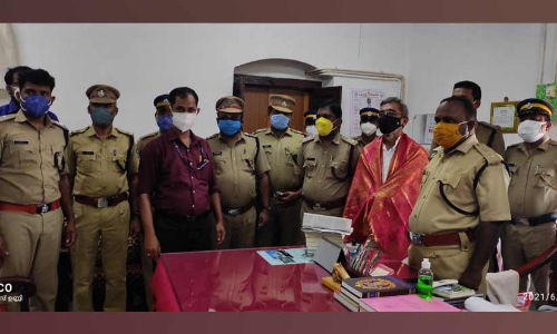 ജയിലിൽ ആദരമേറ്റുവാങ്ങി മോഷണക്കേസ്​ പ്രതി; ലൈബ്രറിക്ക്​ നൽകിയത് അരലക്ഷം രൂപയുടെ പുസ്​തകങ്ങൾ