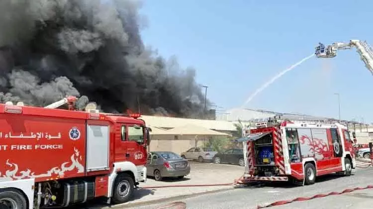 സംഭരണ കേന്ദ്രത്തിൽ തീപിടിത്തം; ഒരാൾ മരിച്ചു സംഭരണ കേന്ദ്രത്തിൽ തീപിടിത്തം; ഒരാൾ മരിച്ചു