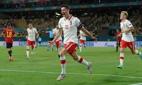 പെനാൽറ്റി പോസ്റ്റിലടിച്ച്​ മൊറീനോ; ഹെഡർ ഗോളിൽ ലെവൻഡോവ്​സ്​കി; സ്​പെയിനിനെ പിടിച്ചുകെട്ടി പോളണ്ട്​