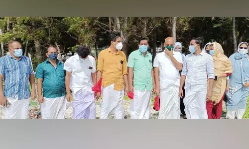 സ്​ഥലം ഏറ്റെടുക്കാൻ അളന്നുതിരിച്ച് നാട്ടിയ കൊടികൾ പിഴുതെറിഞ്ഞു