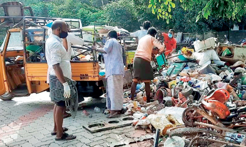 പഠനോപകരണങ്ങൾ വാങ്ങാൻ മദ്റസ    പൂർവ വിദ്യാർഥികളുടെ സ്ക്രാപ് ചലഞ്ച്