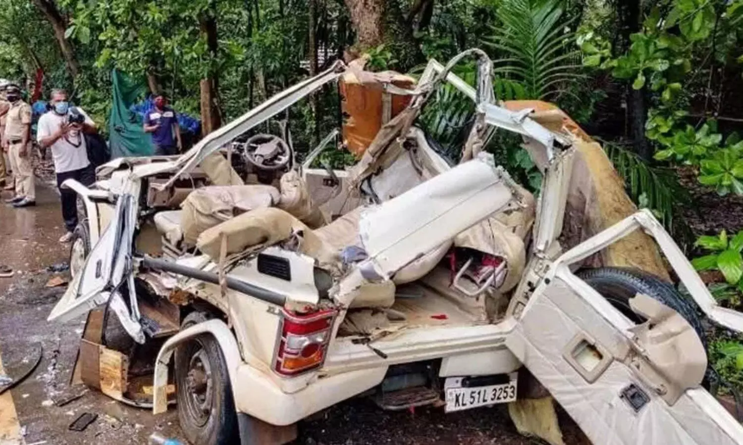 ചോരമണം മാറുംമുമ്പ്​ ചുരുളഴിയുന്നത്​ ദുരൂഹതകൾ; മൂന്നു വാഹനങ്ങളിലായി 15 പേര്‍, ചിലര്‍ക്ക് ക്രിമിനല്‍ പശ്ചാത്തലം