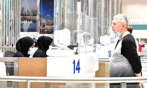 ടിക്കറ്റിന്​ നെ​ട്ടോട്ടം; ബുക്കിങ്​ തുടങ്ങിയും നിർത്തിയും എയർലൈനുകൾ