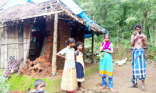 സമരം ചെയ്ത് ഭൂമി നേടിയെങ്കിലും കി​ട​ന്നു​റ​ങ്ങാ​ൻ വീ​ടി​ല്ല