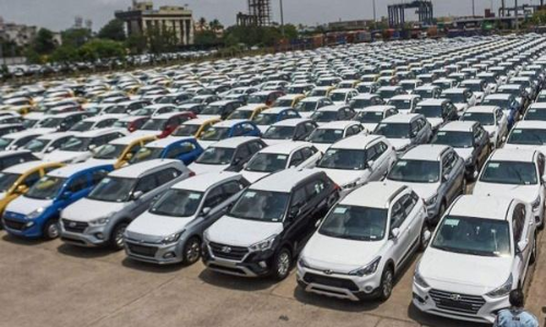 ലോക്​ഡൗൺ വിട്ട്​​ നിരത്തിലേക്ക്​; അടഞ്ഞുകിടന്ന കാർ പ്ലാന്‍റുകളിൽ തിരക്കുപിടിച്ച നിർമാണം