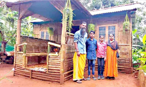 പ്രകൃതി സൗഹൃദ മുളവീട് നിർമിച്ച്​ രതീഷ്