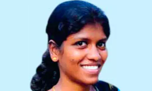 കാ​ണാ​താ​യ യു​വ​തി​യു​ടെ മൃ​ത​ദേ​ഹം വി​ഴി​ഞ്ഞം ക​ട​ലി​ൽ ക​ണ്ടെ​ത്തി