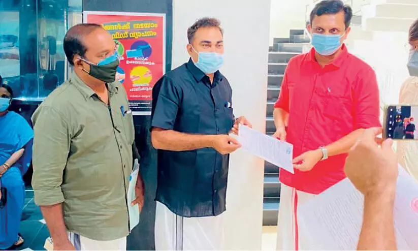 കോട്ടക്കുന്നിലെ വിള്ളൽ: മന്ത്രിക്ക്​ നിവേദനം നൽകി