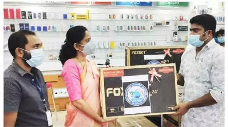 കായംകുളം പ്രവാസി കൂട്ടായ്മ ടി.വി കൈമാറി കായംകുളം പ്രവാസി കൂട്ടായ്മ ടി.വി കൈമാറി