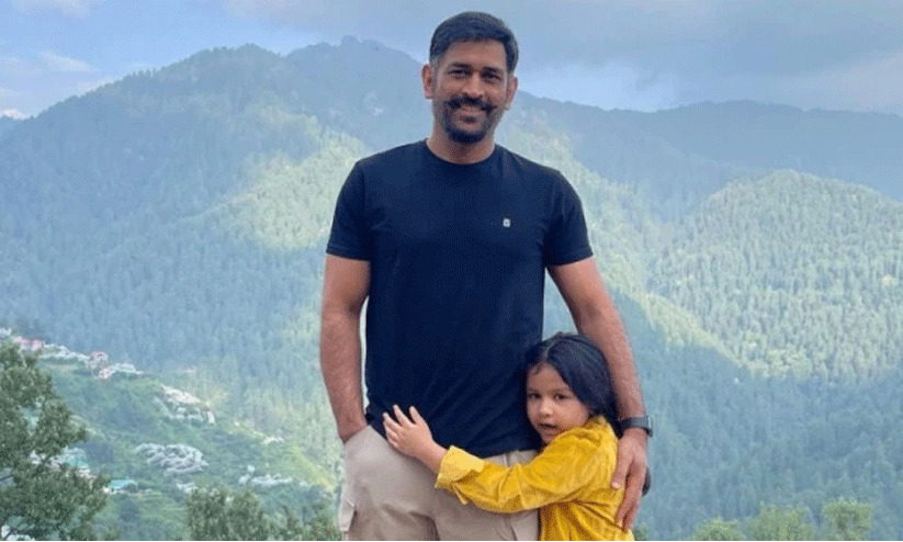 മകൾ സിവക്കൊപ്പം മീശ പിരിച്ച് പുത്തൻ ലുക്കിൽ ധോണി; ചിത്രങ്ങൾ കാണാം മകൾ സിവക്കൊപ്പം മീശ പിരിച്ച് പുത്തൻ ലുക്കിൽ ധോണി; ചിത്രങ്ങൾ കാണാം