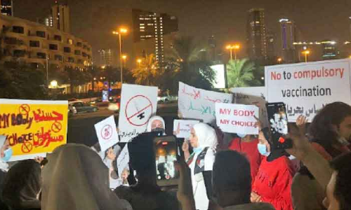 എ​െൻറ ശ​രീ​രം, എ​െൻറ അ​വ​കാ​ശം കു​ത്തി​വെ​പ്പി​നെ​തി​രെ പ്ര​തി​ഷേ​ധ​വു​മാ​യി സ്വ​ദേ​ശി​ക​ൾ