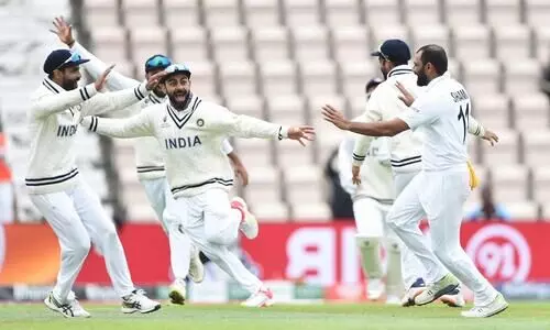 എറിഞ്ഞുവീഴ്​ത്തി ഇന്ത്യ; ന്യൂസിലൻഡിന്​ 32 റൺസ് ​ലീഡ്​