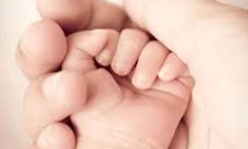 നവജാത ശിശുവിനെ ആശുപത്രിയിൽ കെട്ടിത്തൂക്കി കൊലപ്പെടുത്തി