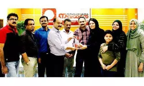 ന​വ​ധാ​ര കു​ടും​ബ​വേ​ദി യാ​ത്ര​യ​യ​പ്പ് ന​ൽ​കി