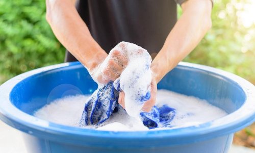 ലോക്ഡൗണിൽ കുതിർന്ന് അലക്കുജീവിതങ്ങൾ ലോക്ഡൗണിൽ കുതിർന്ന് അലക്കുജീവിതങ്ങൾ