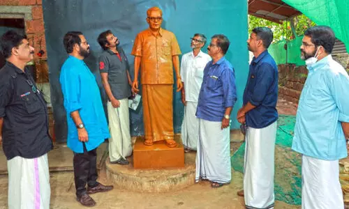 AV Kunhambus sculpture