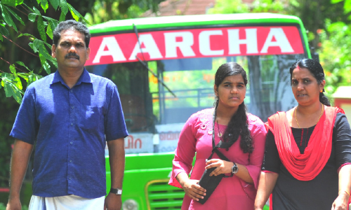 ആർച്ച വരുന്നേ കുടുംബസമേതം