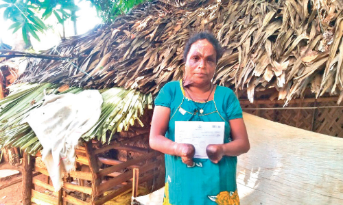 ഇ​രു​കൈ​പ്പ​ത്തി​യു​മി​ല്ല, താ​മ​സം ഒ​റ്റ​മു​റി ഒാ​ല​പ്പു​ര​യി​ൽ