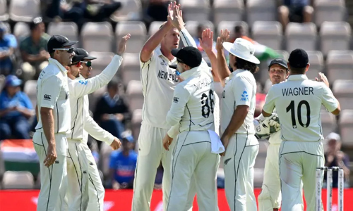 കടപുഴകി ഇന്ത്യ; ന്യൂസിലാൻഡിന്​ കിരീടം 139 റൺസ്​ അകലെ