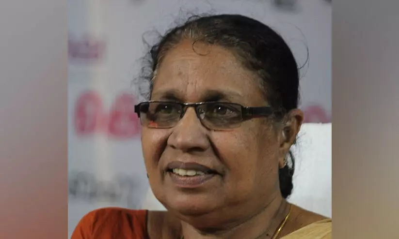 ഇരിക്കുന്ന സ്ഥാനത്തെ കുറിച്ച് ബോധമില്ലെങ്കിൽ എം.സി ​ജോസഫൈൻ ഇറങ്ങിപ്പോകണം - ജബീന ഇർഷാദ്​