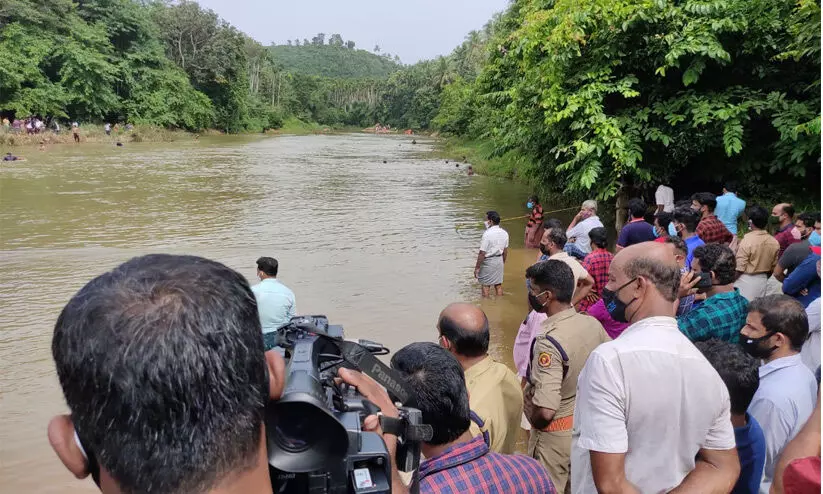 ബന്ധുക്കളായ പെൺകുട്ടികൾ പുഴയിൽ മുങ്ങി മരിച്ചു; ഒരാൾക്കായി തെരച്ചിൽ തുടരുന്നു ബന്ധുക്കളായ പെൺകുട്ടികൾ പുഴയിൽ മുങ്ങി മരിച്ചു; ഒരാൾക്കായി തെരച്ചിൽ തുടരുന്നു