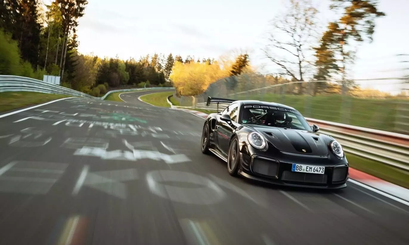 Porsche 911 GT2 RS sets new lap record for fastest road