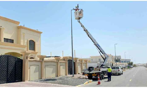 കൽബയിൽ പുതിയ വിളക്കുകാലുകൾ സ്ഥാപിച്ചു