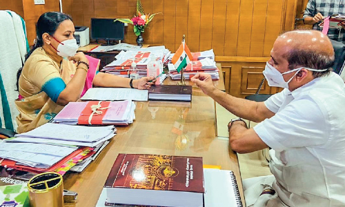 കൊണ്ടോട്ടി താലൂക്ക് ആശുപത്രിയെ സ്പെഷാലിറ്റി ആശുപത്രിയാക്കണം; എം.എൽ.എ മന്ത്രിയുമായി ചർച്ച നടത്തി