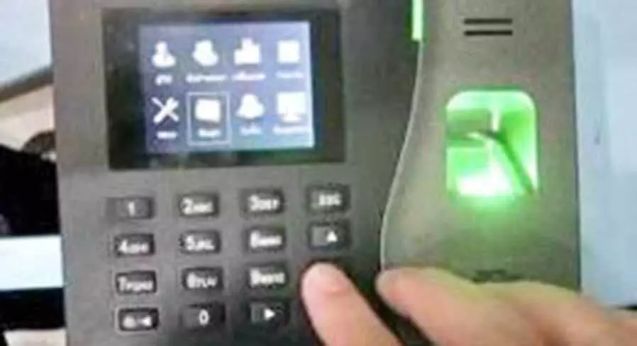 സർക്കാർ സ്ഥാപനങ്ങളിൽ പഞ്ചിങ് ഏർപ്പെടുത്തുന്നത് നീട്ടി; മാർച്ച് 31 ഓടെ നിലവിൽ വരും