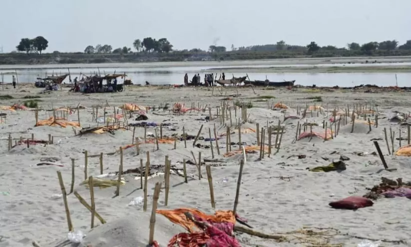 Ganga’s rising water levels bring corpses buried in sand to the surface