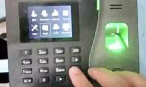 സർക്കാർ സ്ഥാപനങ്ങളിൽ പഞ്ചിങ് ഏർപ്പെടുത്തുന്നത് നീട്ടി; മാർച്ച് 31 ഓടെ നിലവിൽ വരും