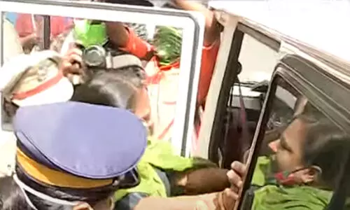 എം.സി ജോസഫൈനെതിരെ എ.കെ.ജി സെൻററിന് മുന്നിൽ മഹിളാ കോൺഗ്രസ് പ്രതിഷേധം