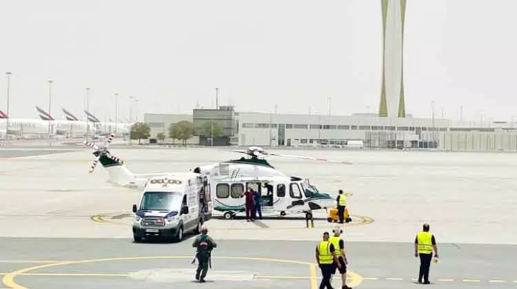 വിമാന യാത്രക്കിടെ നില വഷളായ സ്​ത്രീയെ എയർ ആംബുലൻസിൽ ആശുപത്രിയിലെത്തിച്ചു