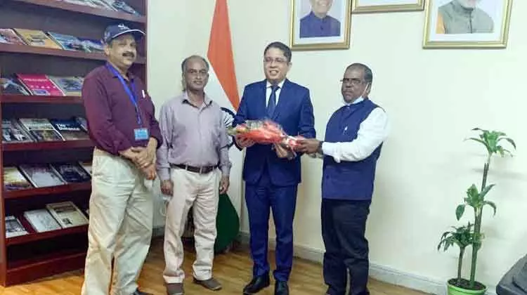 സവഭാരവാഹികൾ ഇന്ത്യൻ കോൺസൽ ജനറലിനെ സന്ദർശിച്ചു സവഭാരവാഹികൾ ഇന്ത്യൻ കോൺസൽ ജനറലിനെ സന്ദർശിച്ചു