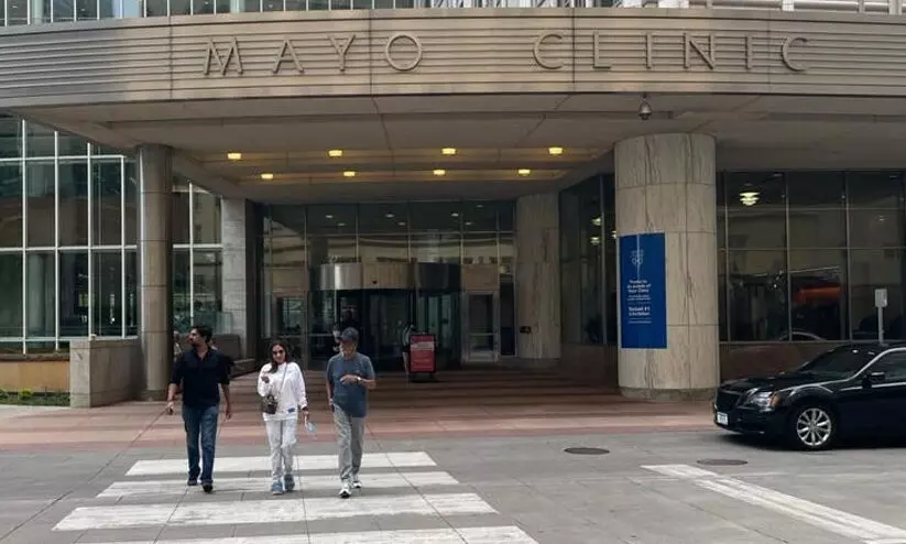 ചികിത്സക്കായി യു.എസിലെത്തിയ രജനീകാന്തും മകൾ ഐശ്വര്യയും മയോ ക്ലിനിക്കിൽ; ചിത്രങ്ങൾ വൈറൽ ചികിത്സക്കായി യു.എസിലെത്തിയ രജനീകാന്തും മകൾ ഐശ്വര്യയും മയോ ക്ലിനിക്കിൽ; ചിത്രങ്ങൾ വൈറൽ